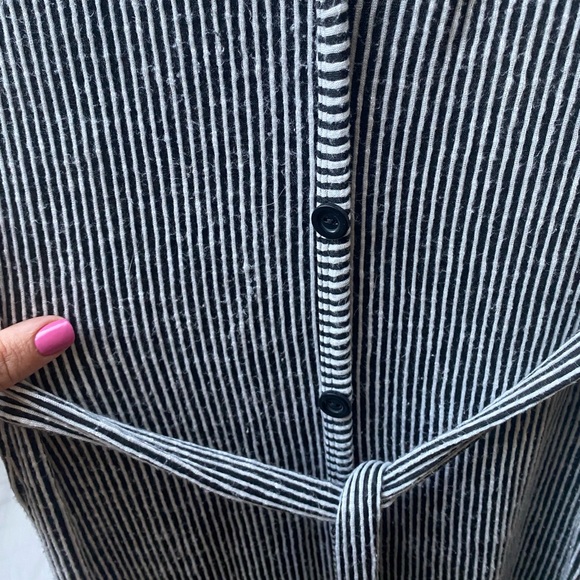 Adorable Black &White Thin Striped Dress w/Belt ♠️ - Picture 5 of 5